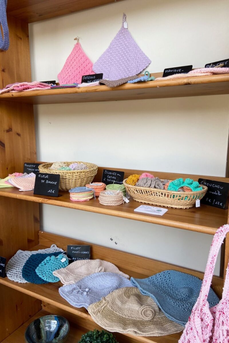 La boutique de Une Pelote et Un Crochet pour une salle de bain minimaliste