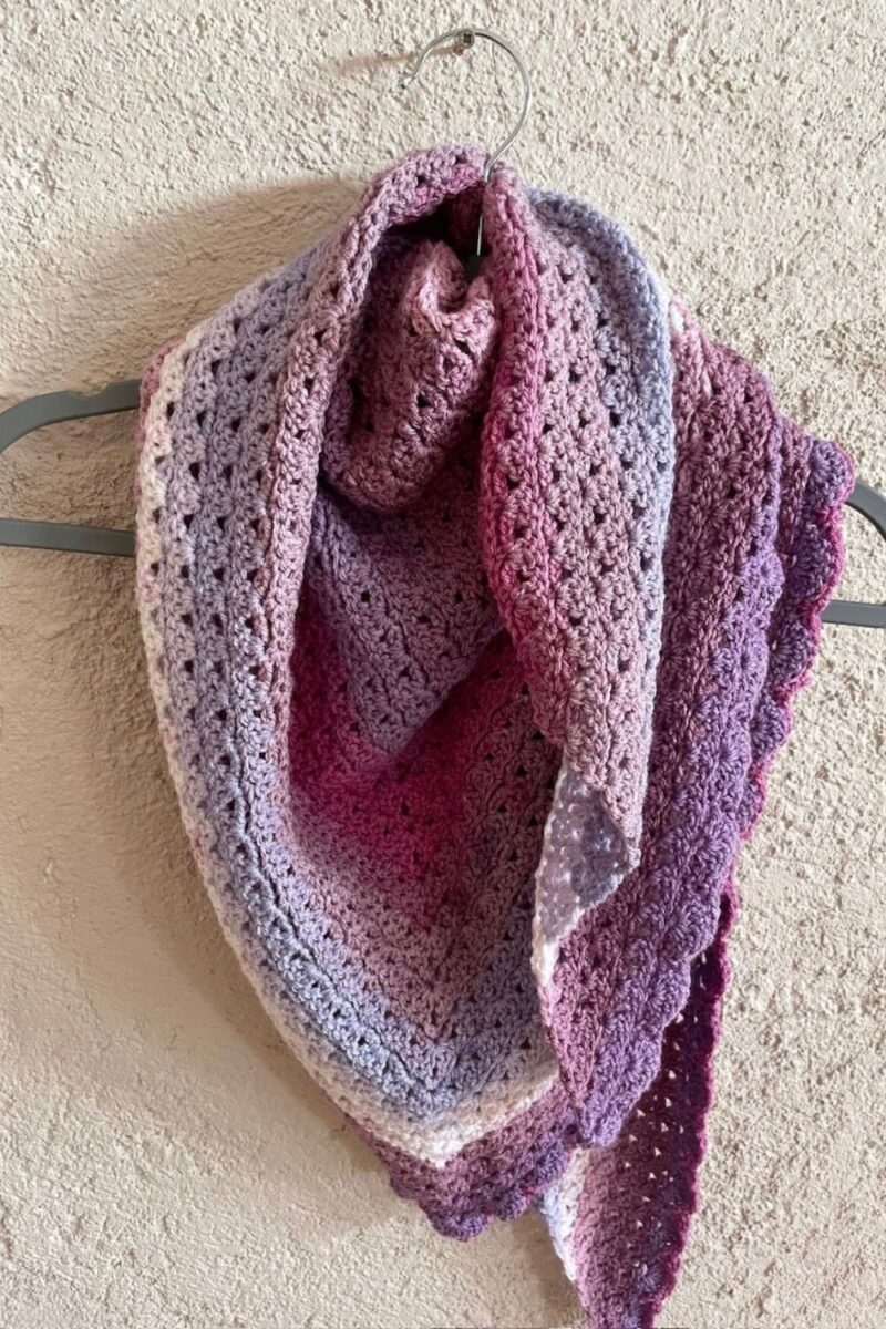 Un foulard fait au crochet par Une Pelote et Un Crochet