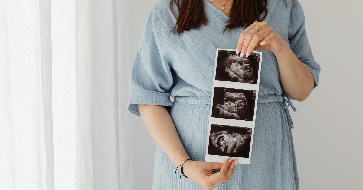 Une femme enceinte va choisir l'un de ces 20 prénoms mixtes pour son bébé