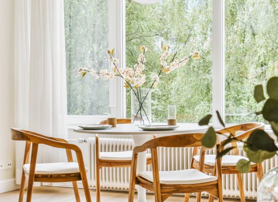 Coin repas minimaliste. Devenir minimaliste pour apprécier les petites choses